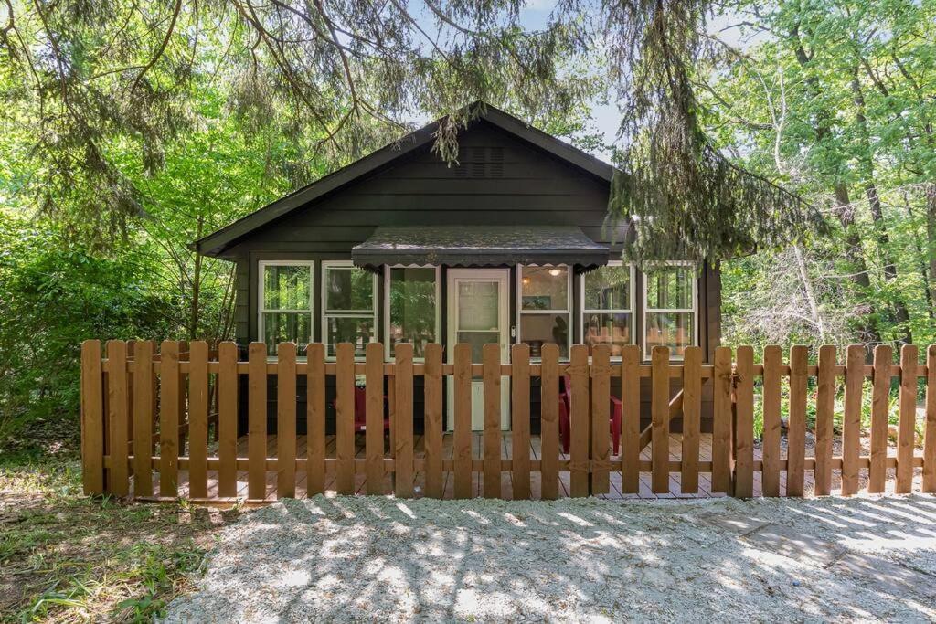 Black Cabin Getaway In Woods I Valpo Валпараісо Екстер'єр фото