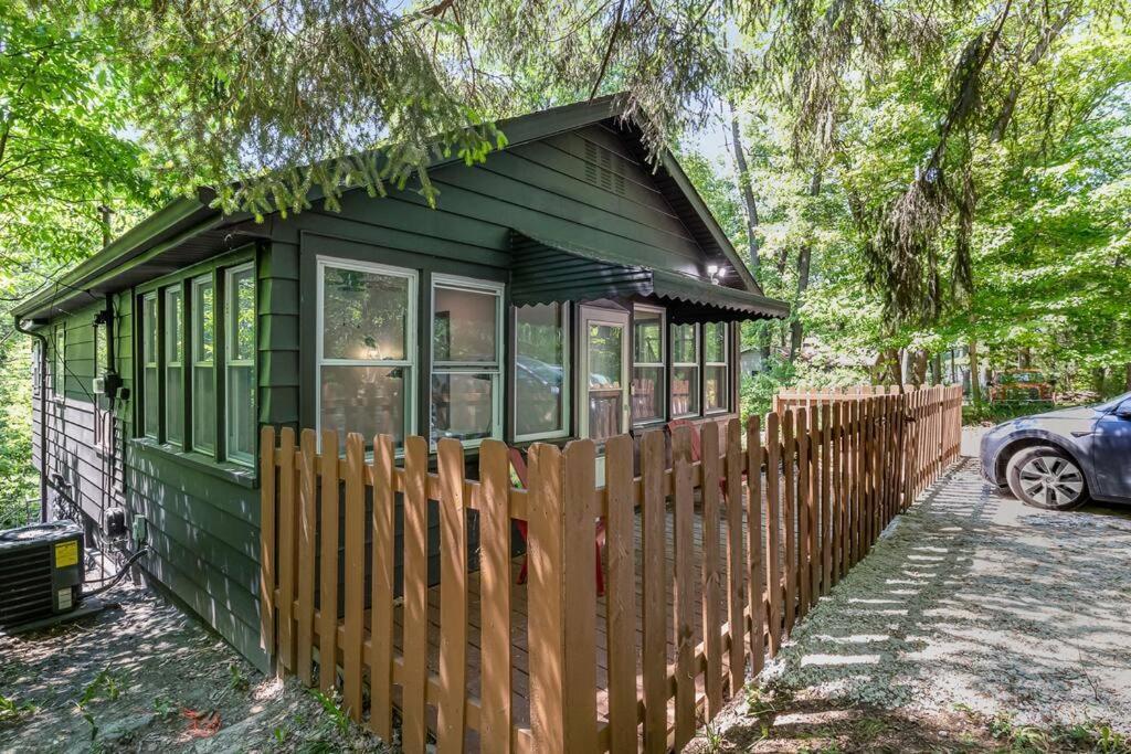 Black Cabin Getaway In Woods I Valpo Валпараісо Екстер'єр фото